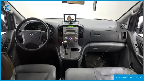 HYUNDAI STAREX 3-SEATER VAN