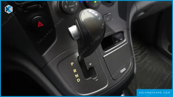 HYUNDAI STAREX 3-SEATER VAN