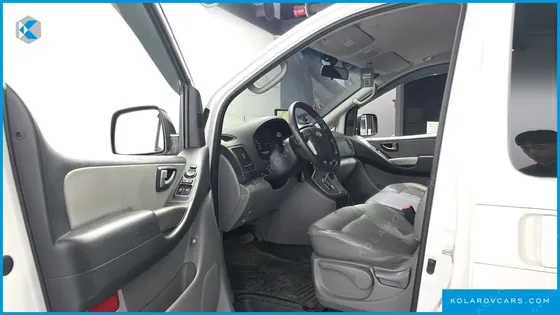 HYUNDAI STAREX 3-SEATER VAN