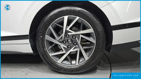 HYUNDAI GRANDEUR 2,5 GASOLINE 2WD