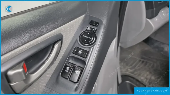 HYUNDAI STAREX 5-SEATER VAN