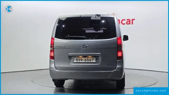 HYUNDAI STAREX 5-SEATER VAN