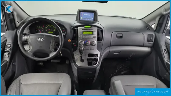 HYUNDAI STAREX 5-SEATER VAN