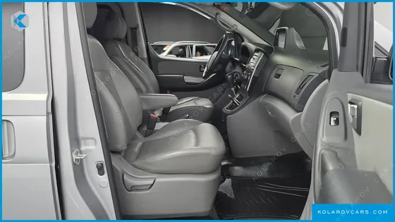 HYUNDAI STAREX 5-SEATER VAN