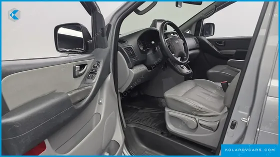 HYUNDAI STAREX 5-SEATER VAN
