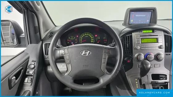HYUNDAI STAREX 5-SEATER VAN