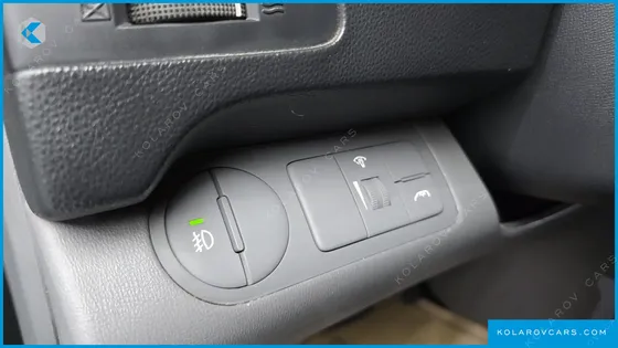 HYUNDAI STAREX 5-SEATER VAN