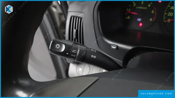 HYUNDAI STAREX 5-SEATER VAN