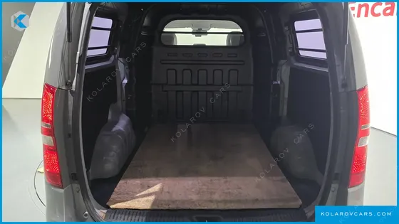 HYUNDAI STAREX 5-SEATER VAN