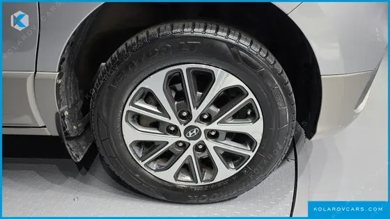 HYUNDAI STAREX 4WD URBAN 9-SEATER