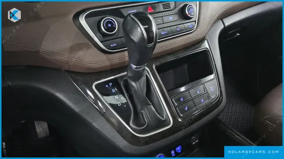 HYUNDAI STAREX 4WD URBAN 9-SEATER