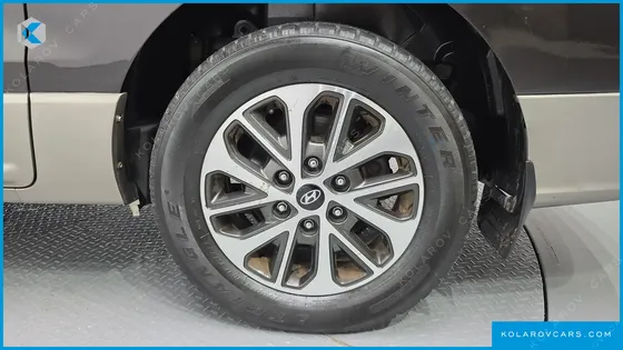 HYUNDAI STAREX 4WD URBAN 9-SEATER