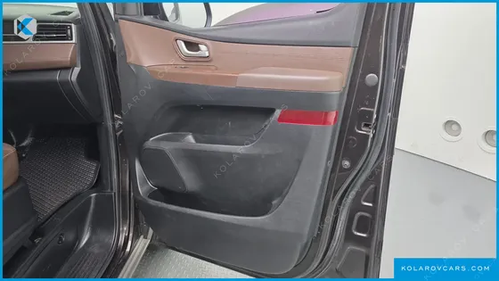 HYUNDAI STAREX 4WD URBAN 9-SEATER
