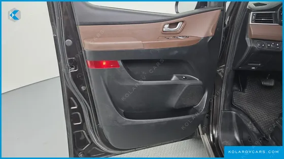 HYUNDAI STAREX 4WD URBAN 9-SEATER