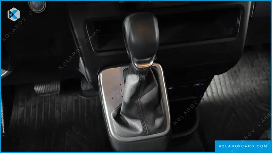 HYUNDAI STARIA L3.5 CARGO 5-SEATER