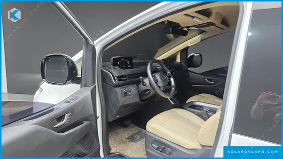 HYUNDAI STARIA CARGO 5-SEATER