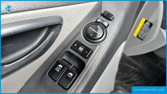 HYUNDAI STAREX 5-SEATER VAN