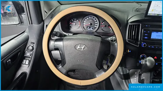 HYUNDAI STAREX 5-SEATER VAN
