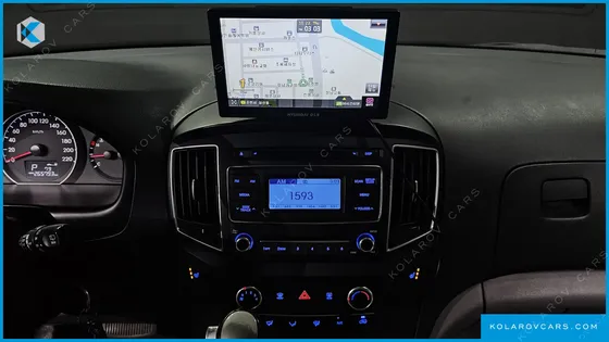 HYUNDAI STAREX 5-SEATER VAN