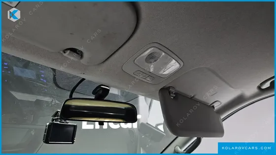 HYUNDAI STAREX 5-SEATER VAN