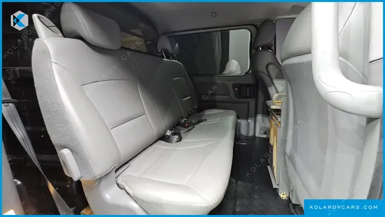 HYUNDAI STAREX 5-SEATER VAN