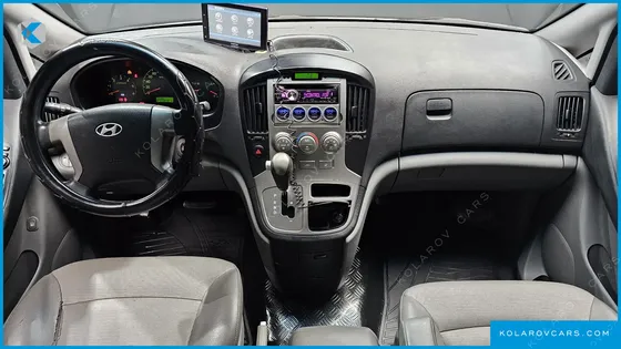 HYUNDAI STAREX 5-SEATER VAN