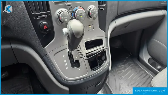 HYUNDAI STAREX 5-SEATER VAN
