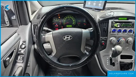 HYUNDAI STAREX 5-SEATER VAN