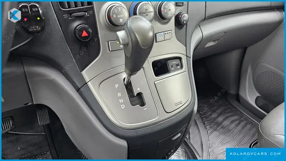 HYUNDAI STAREX 11-SEATER WAGON