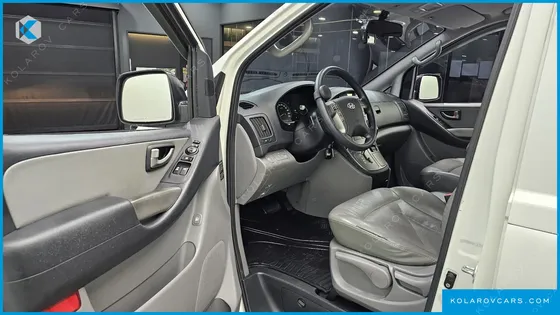 HYUNDAI STAREX 11-SEATER WAGON