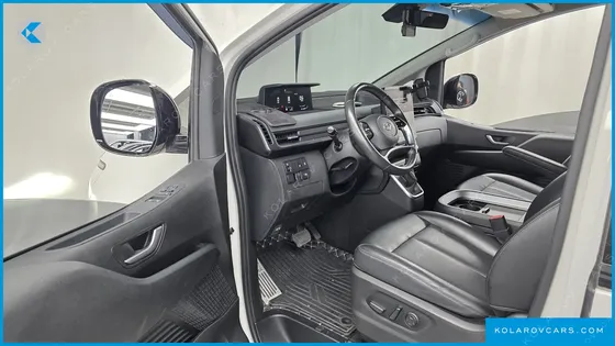 HYUNDAI STARIA L3.5 CARGO 5-SEATER
