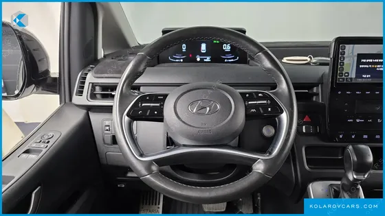 HYUNDAI STARIA L3.5 CARGO 5-SEATER