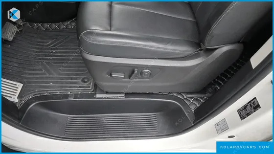 HYUNDAI STARIA L3.5 CARGO 5-SEATER