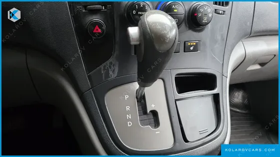 HYUNDAI STAREX 3-SEATER VAN