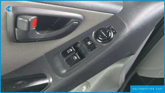 HYUNDAI STAREX 3-SEATER VAN