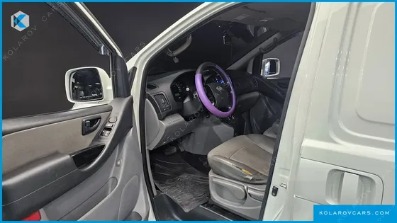 HYUNDAI STAREX 3-SEATER VAN