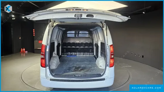 HYUNDAI STAREX 3-SEATER VAN