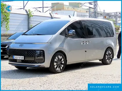 HYUNDAI STARIA LOUNGE 9-SEATER