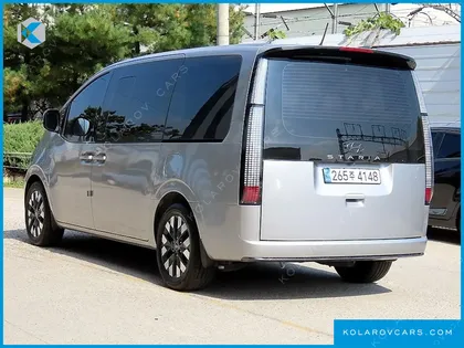 HYUNDAI STARIA LOUNGE 9-SEATER