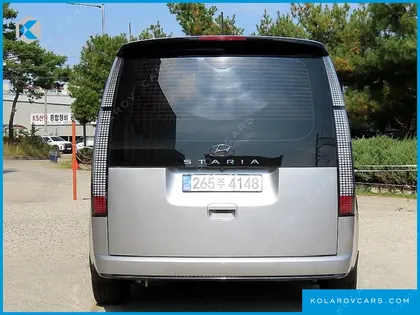 HYUNDAI STARIA LOUNGE 9-SEATER