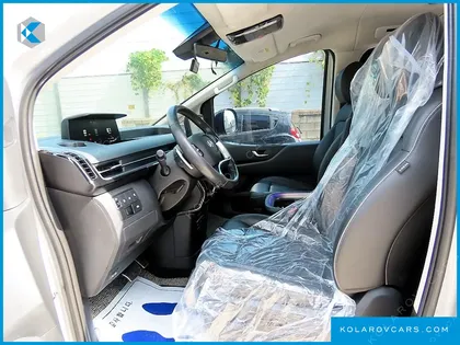 HYUNDAI STARIA LOUNGE 9-SEATER