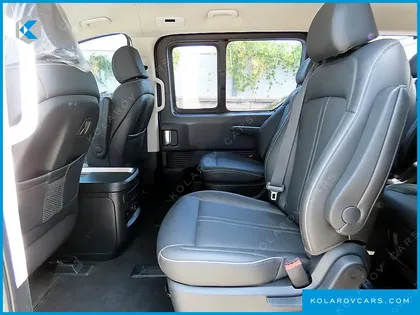 HYUNDAI STARIA LOUNGE 9-SEATER