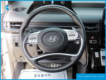 HYUNDAI STARIA LOUNGE 9-SEATER