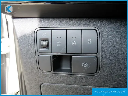 HYUNDAI STARIA LOUNGE 9-SEATER