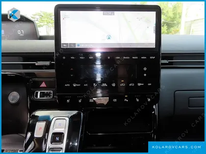 HYUNDAI STARIA LOUNGE 9-SEATER