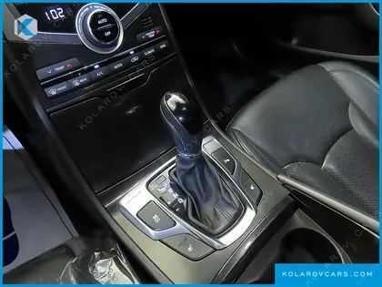 HYUNDAI GRANDEUR HG240 MODERN