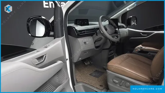 HYUNDAI STARIA HEV 1.6 LOUNGE 7-SEATER
