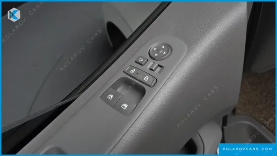 HYUNDAI STARIA HEV 1.6 LOUNGE 7-SEATER