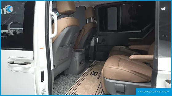 HYUNDAI STARIA HEV 1.6 LOUNGE 7-SEATER