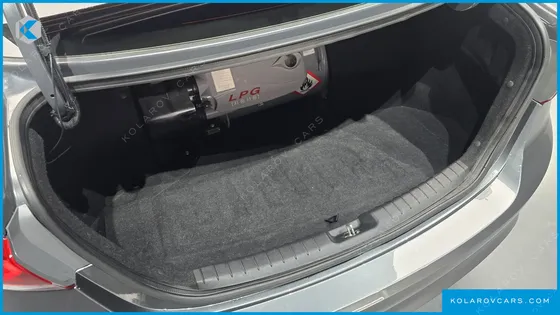 HYUNDAI ELANTRA (AVANTE) 1.6 LPI STYLE (RENTAL CAR)
